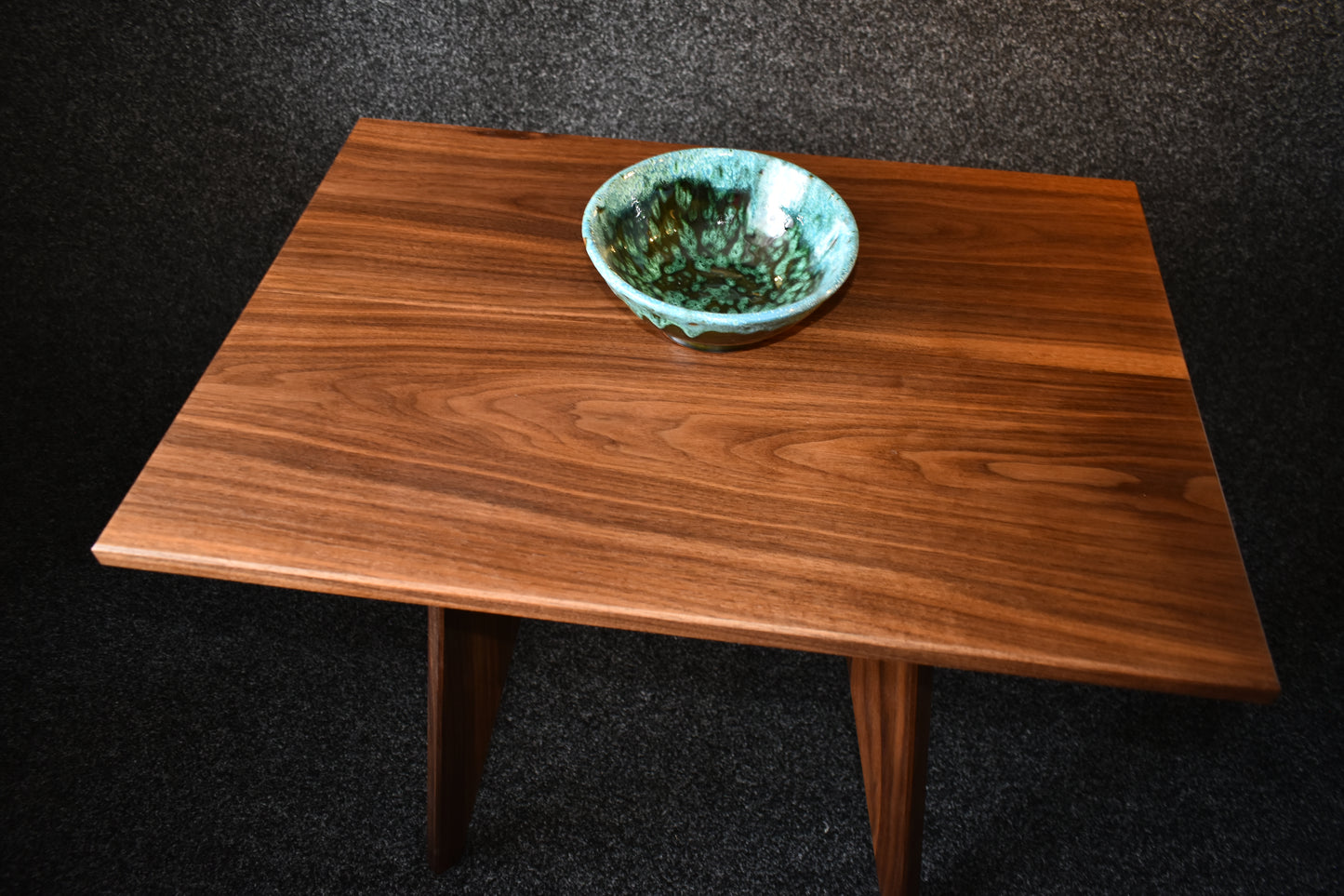 Sofbordi valnöt från sidan