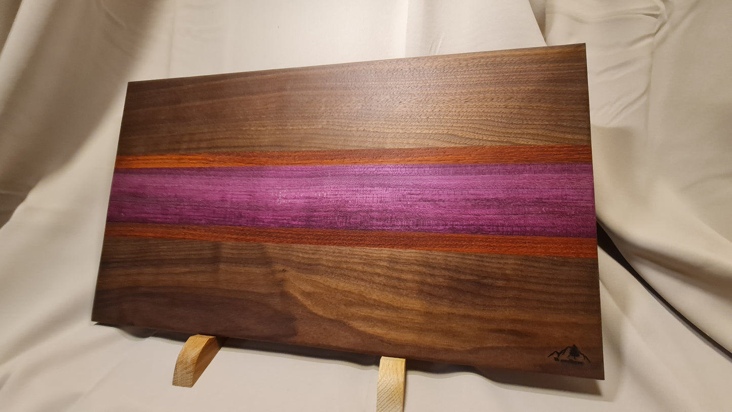 Väldigt exklusiv skärbräda i Valnöt, Purpleheart, Padouk och Mahogny