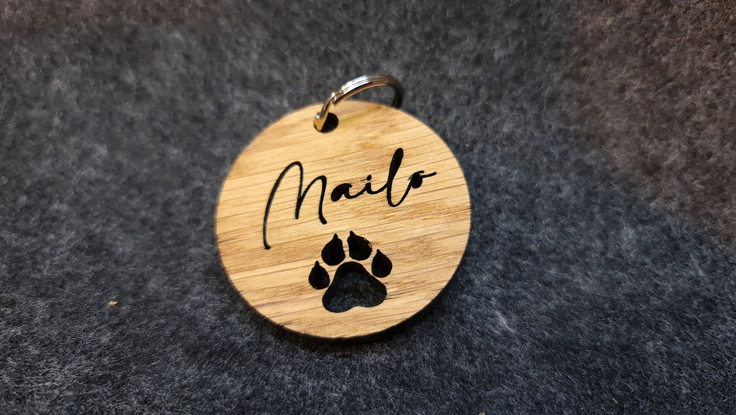 Personlig nyckelring i trä