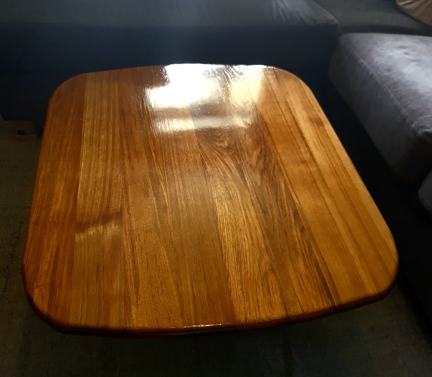 Vardagsrums bord / soffbord i massiv teak