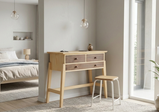 Handgjord hallmöbel "Organisatören" i massiv furu och valnöt med öppen låda för klockor och bälten från Alberi.