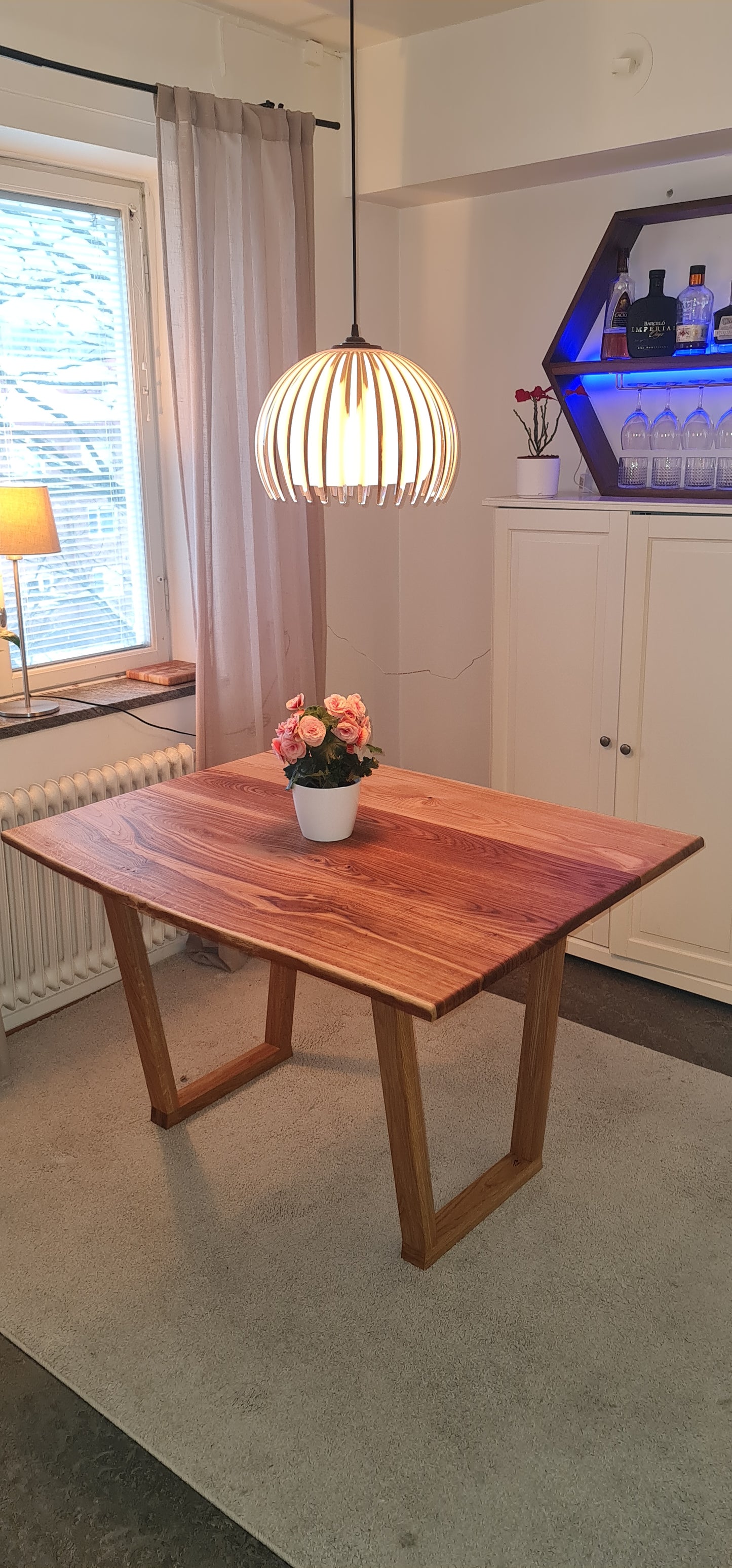 Matsalsbord i Ek Live edge