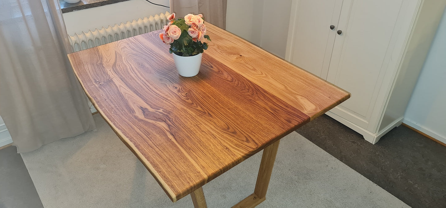 Matsalsbord i Ek Live edge
