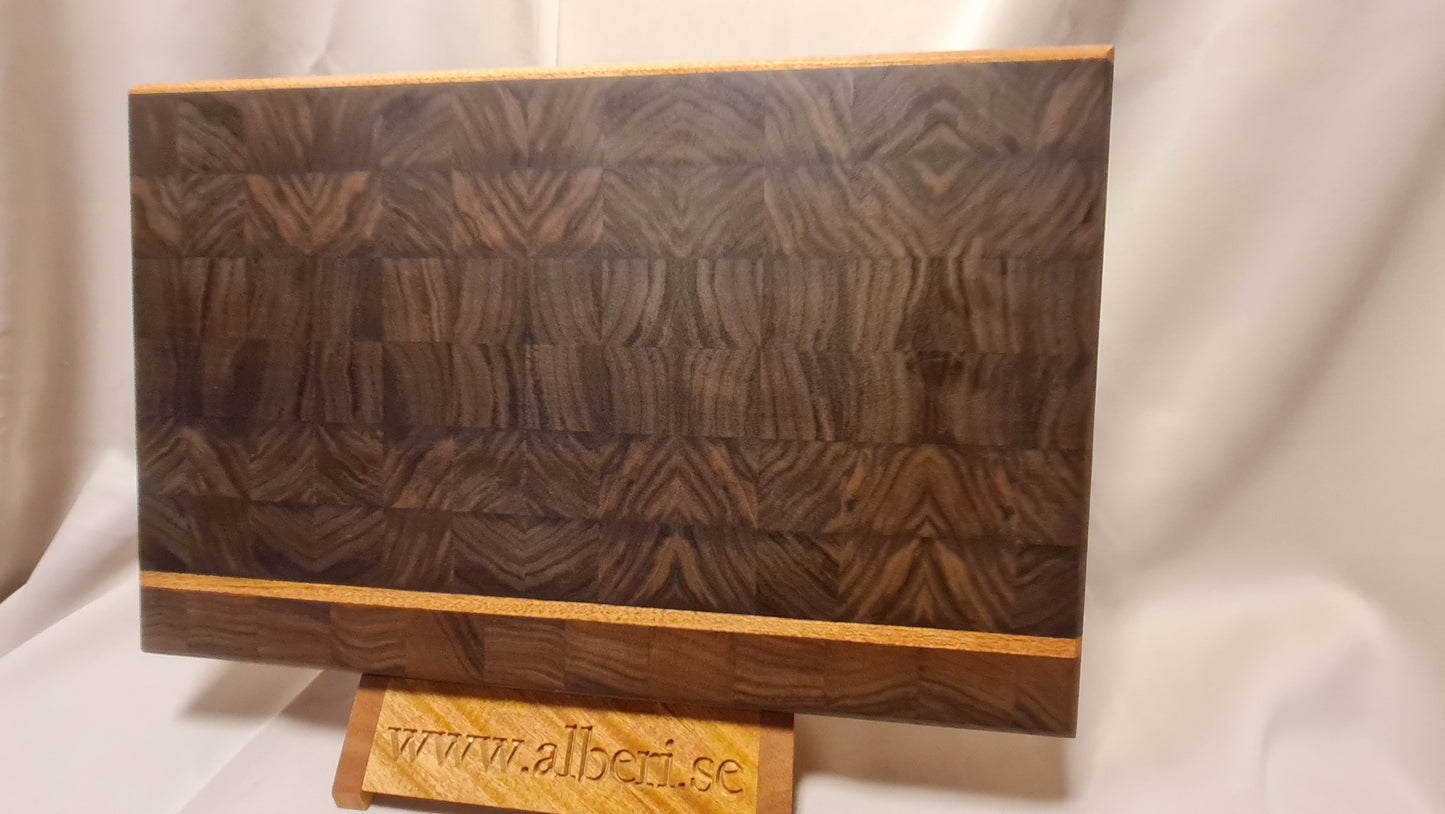 Skärbräda av Valnöt och Mahogny