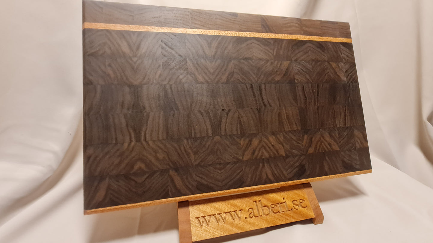 Skärbräda av Valnöt och Mahogny