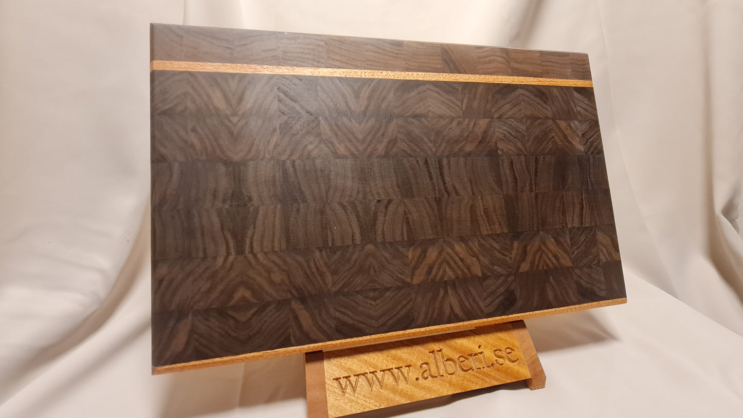 Skärbräda av Valnöt och Mahogny