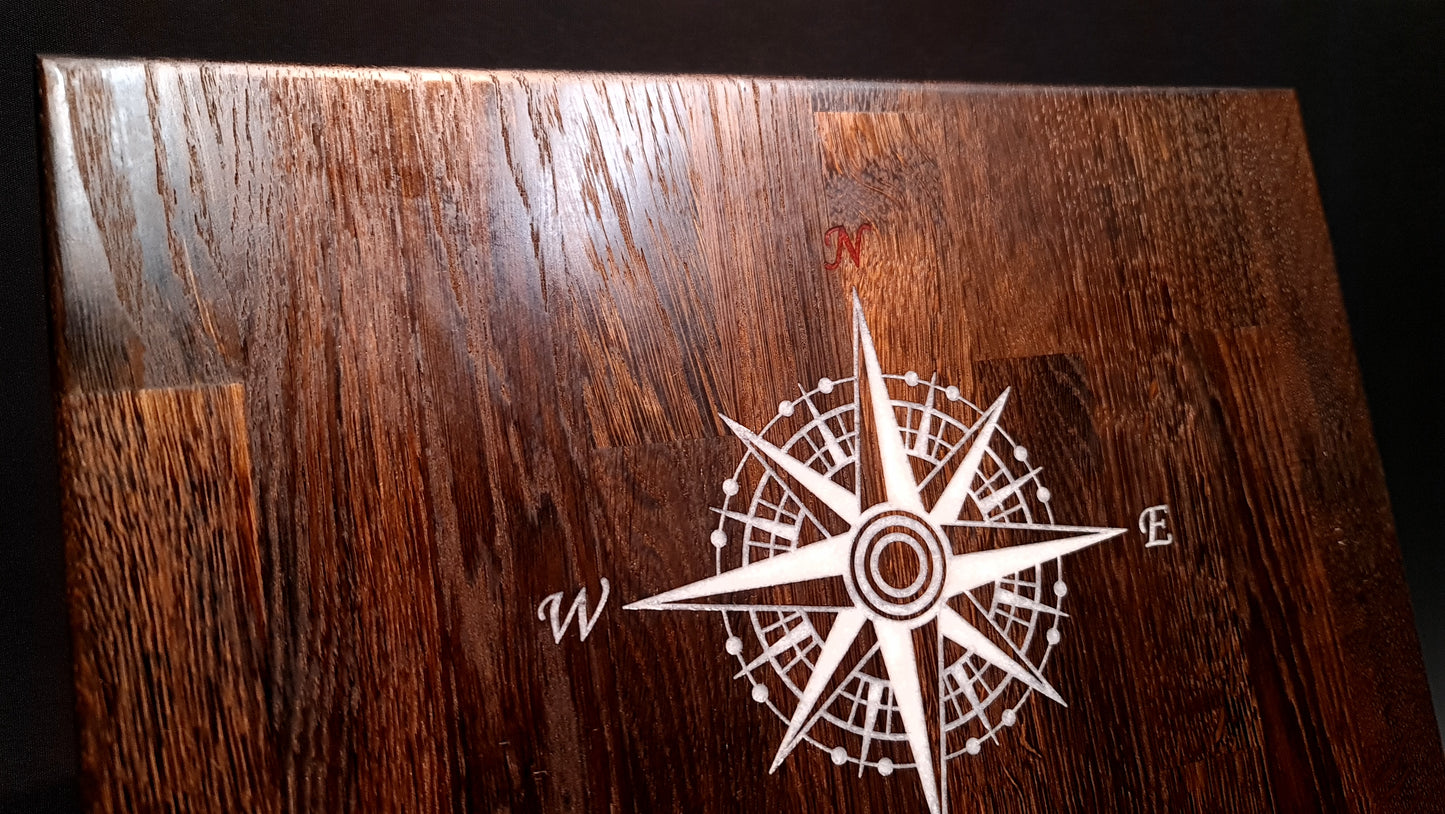 Kompass skärbräda med epoxy inlay