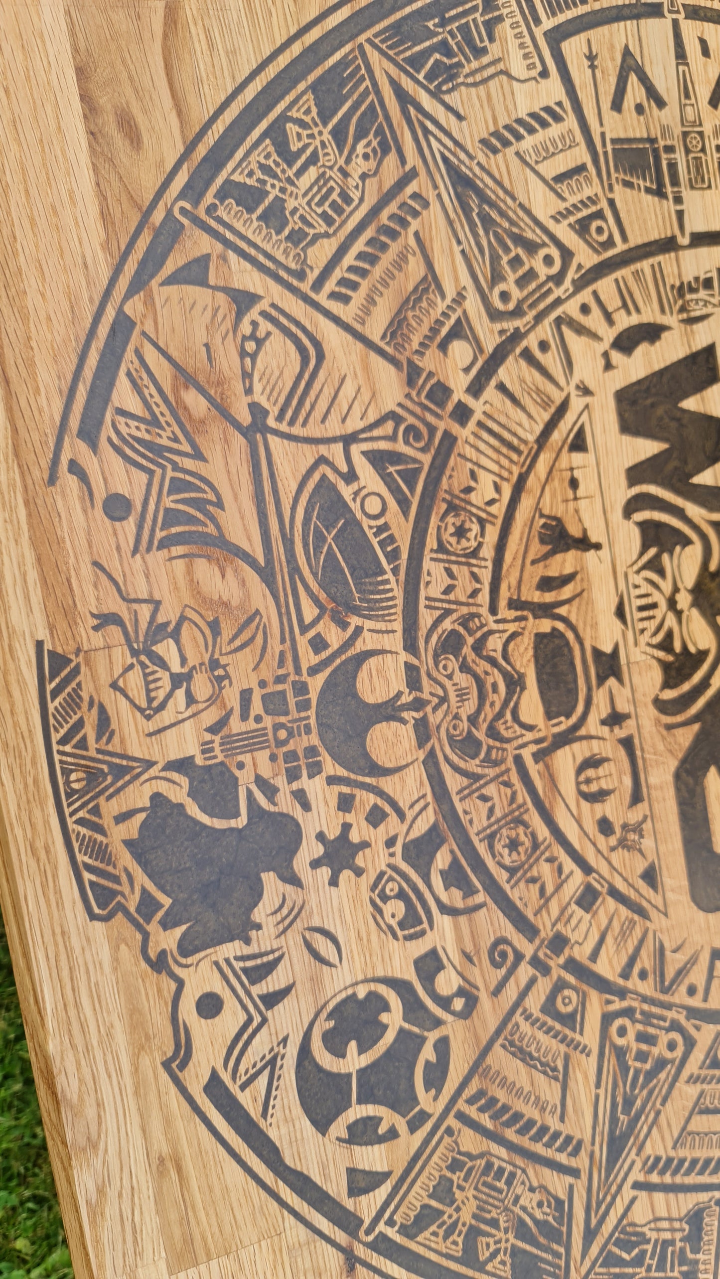 Star Wars vardagsrumsbord i ek med epoxi inlay och 3D relief
