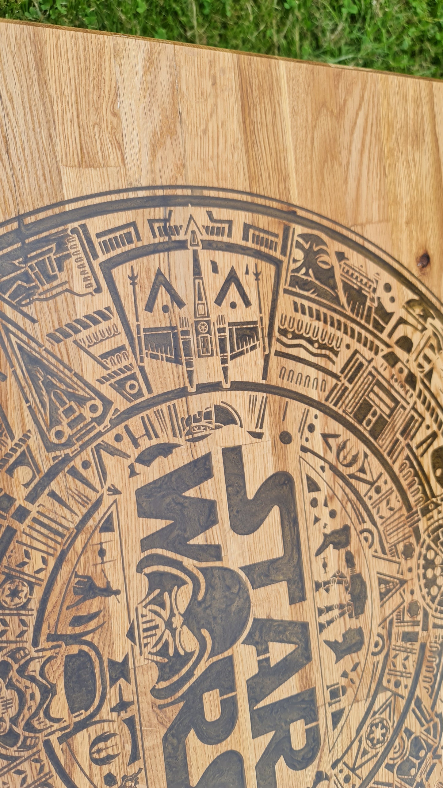 Star Wars vardagsrumsbord i ek med epoxi inlay och 3D relief