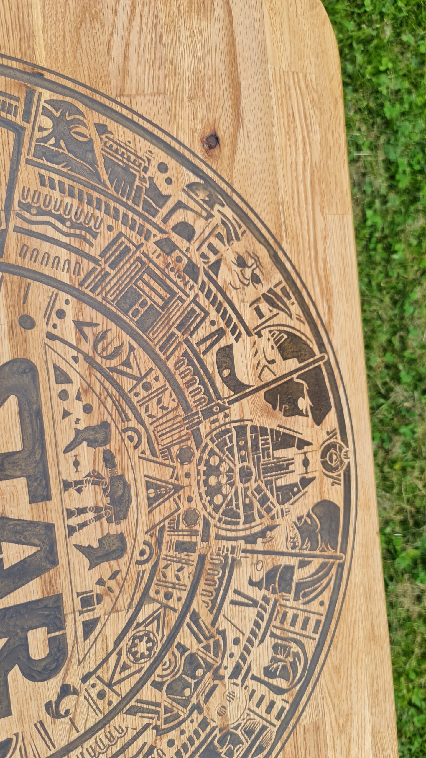 Star Wars vardagsrumsbord i ek med epoxi inlay och 3D relief