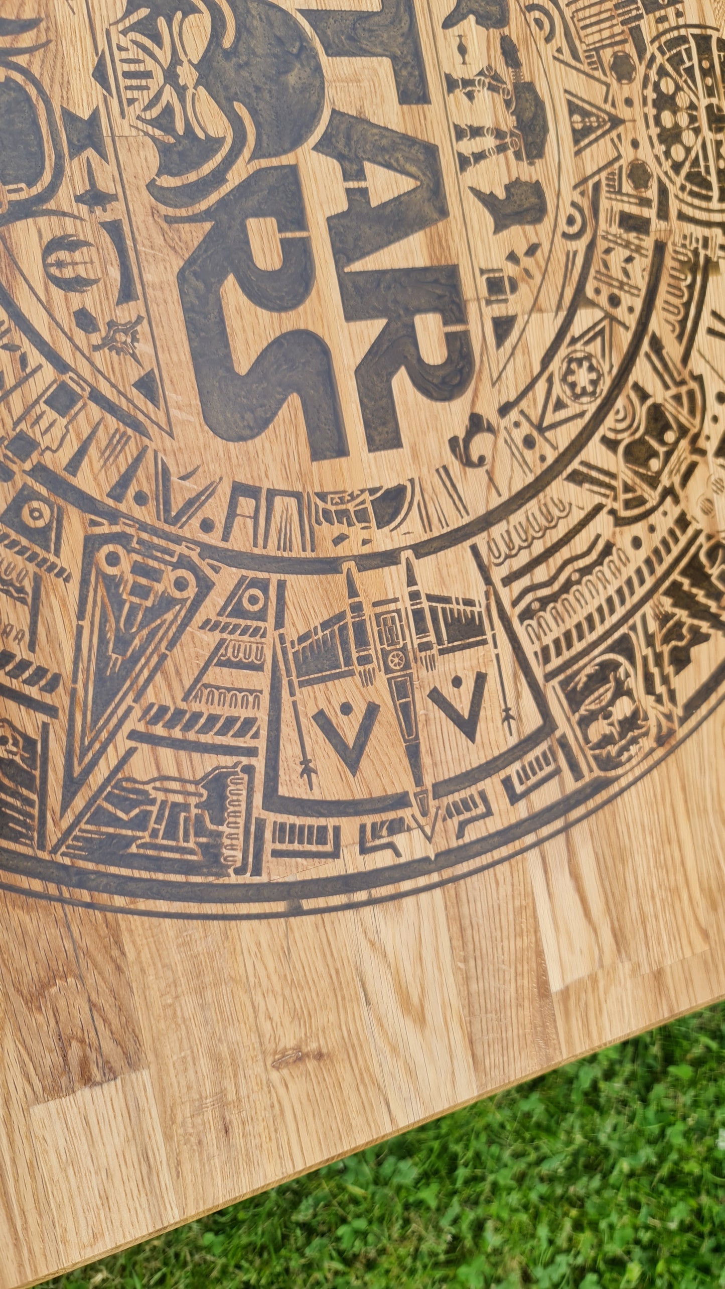 Star Wars vardagsrumsbord i ek med epoxi inlay och 3D relief