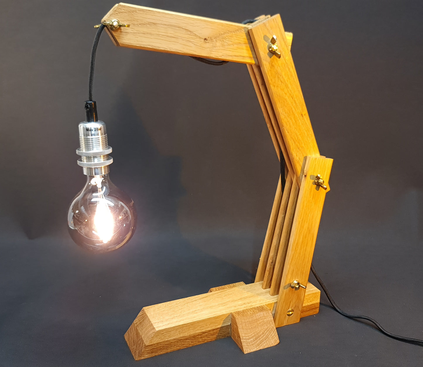 Bordslampa / Vägglampa lilla kranen ek