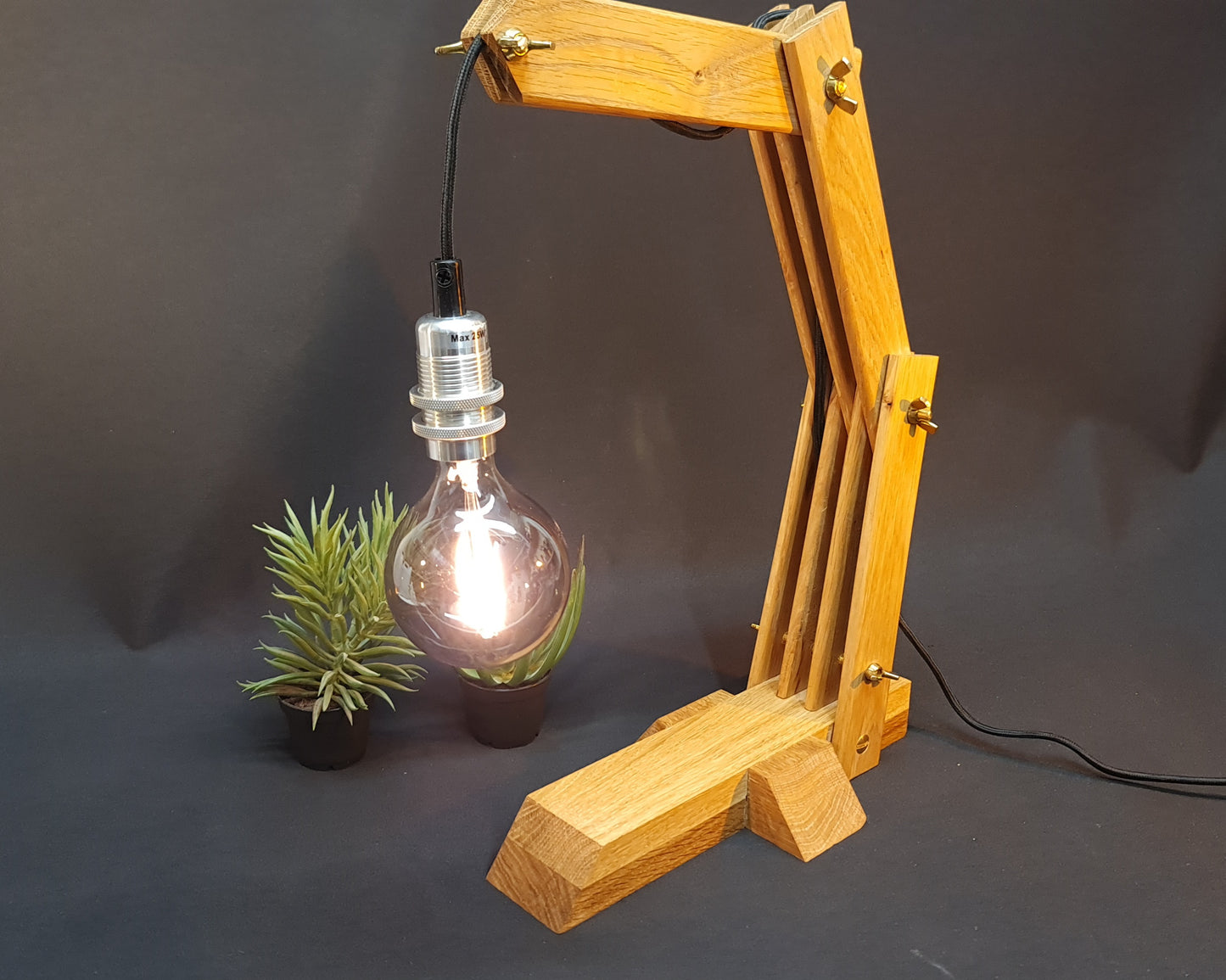 Bordslampa / Vägglampa lilla kranen ek