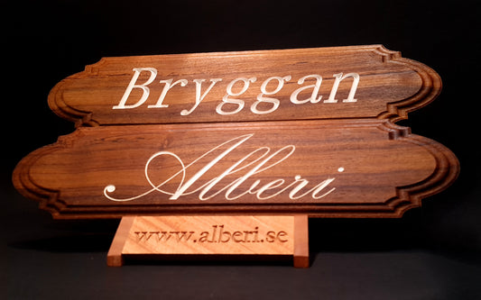 Namnskylt för din båt/husvagn i teak med i målad gravyr